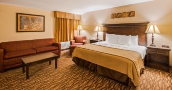 Best Branson, Missouri Hotels With Walking Trails & Places To Stay Near Theaters
